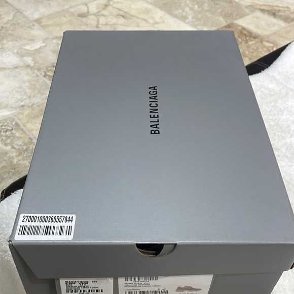 Balenciaga Men's Phantom Sneaker - Picture 13 of 13